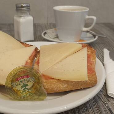 CAFÉ+TOSTADA DE QUESO