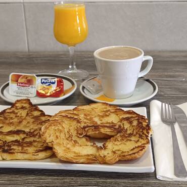 CAFÉ+HUEVOS CON BACON